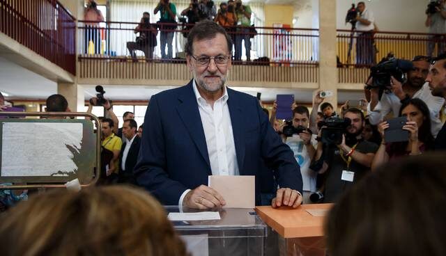 _rajoyvota_36521368 Mariano Rajoy vota en las elecciones del 26-J