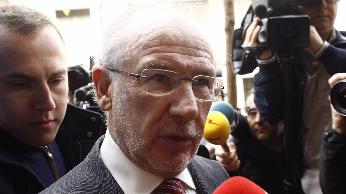 El ex vicepresidente del Gobierno Rodrigo Rato atiende a los periodistas.