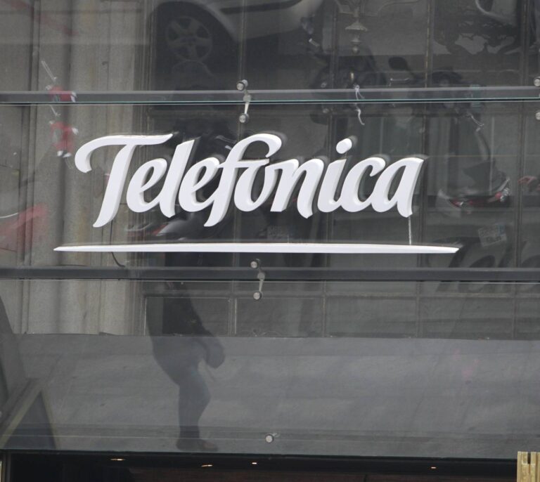 La gran banca celebra la venta de Telxius, pero pide a Telefónica recortar más deuda