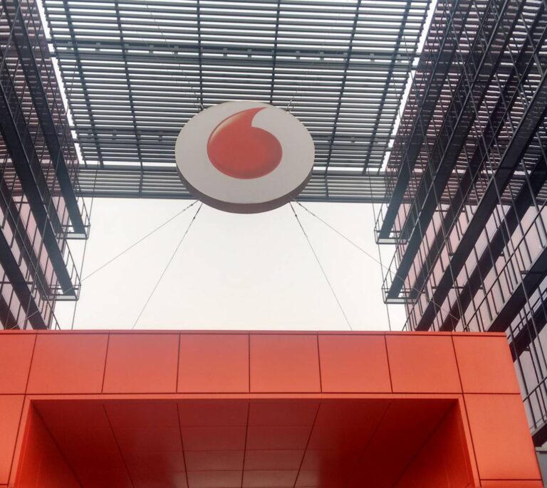 Vodafone frena su crecimiento de ventas en España por la guerra de ofertas de las telecos