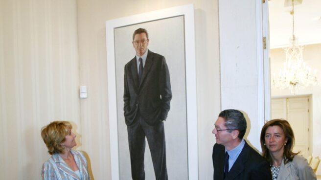 Aguirre, Gallardón y su esposa, en el año 2006, durante la presentación del cuadro del ex alcalde.