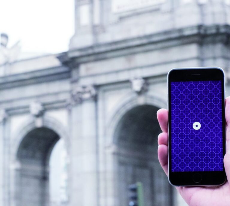 Uber traslada su sede de Barcelona a Madrid en plena guerra con el taxi