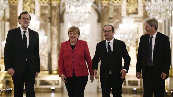 Rajoy, Merkel, Hollande y Gentiloni, este lunes en Versalles. Rajoy, Merkel, Hollande y Gentiloni, este lunes en Versalles.