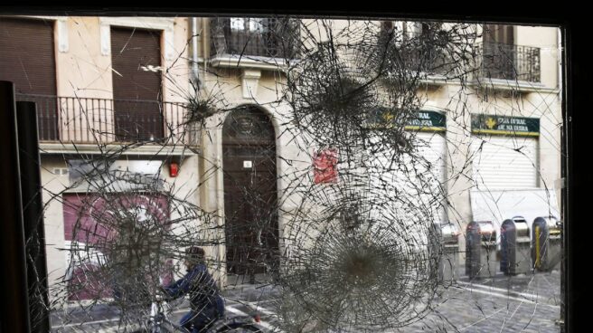 Una calle de Pamplona tras los incidentes.