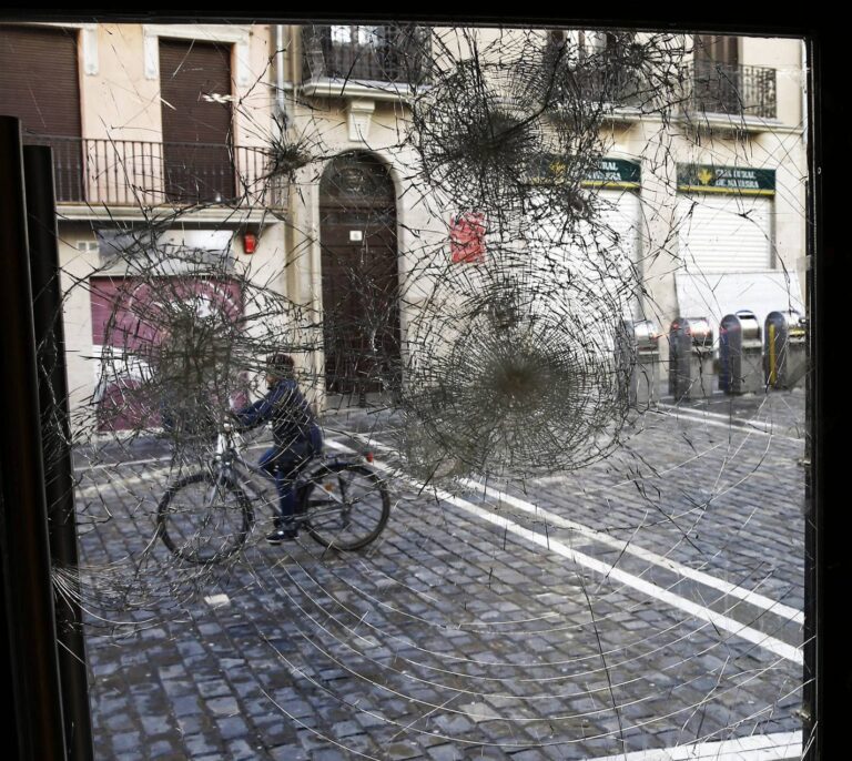 El rebrote de la 'kale borroka' agrava la fractura social en Navarra