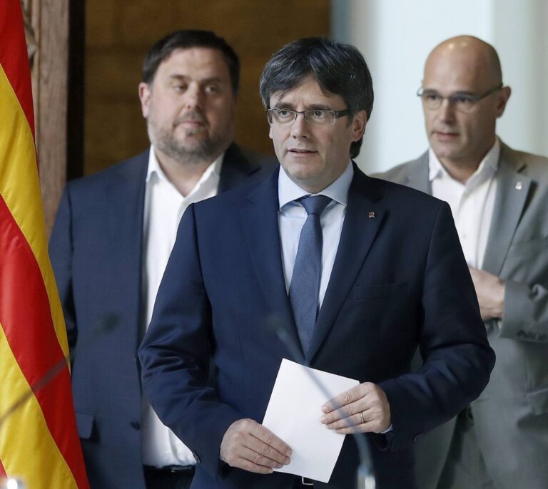 Puigdemont envía una carta a Rajoy para "el inicio de negociaciones" sobre el referéndum