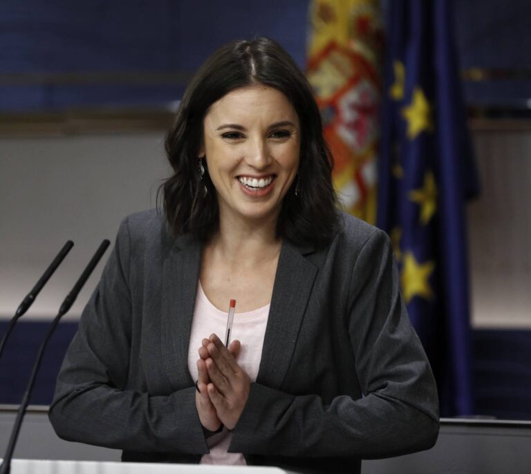 Montero acusa a la "jerarquía católica" de "incitar al odio a las personas homosexuales"