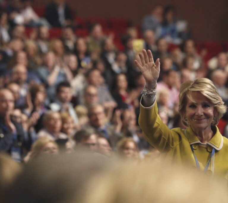 El PP despide con honores a Esperanza Aguirre, que rompe a llorar