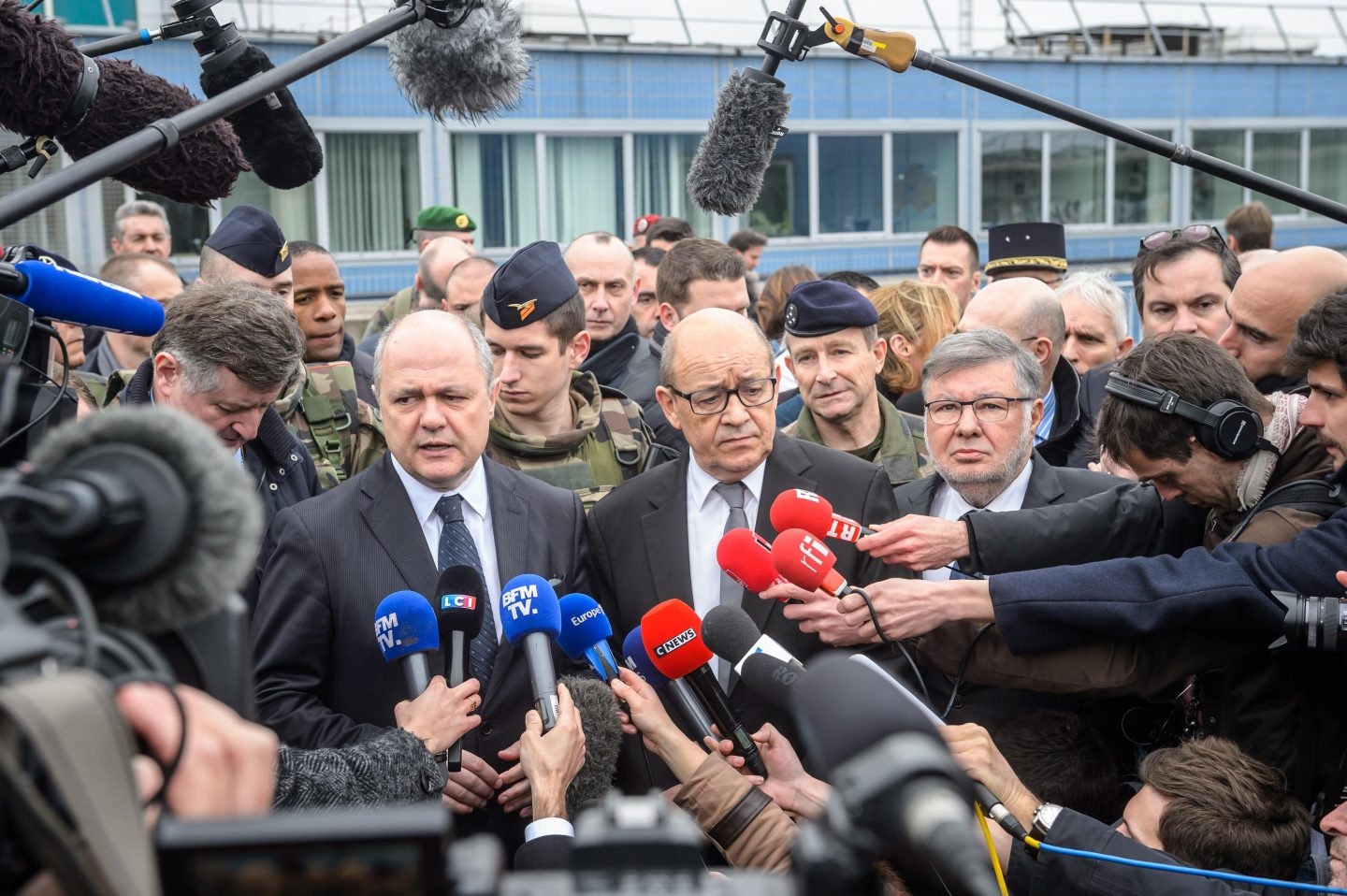 El ministro de Interior francés, Bruno Le Roux