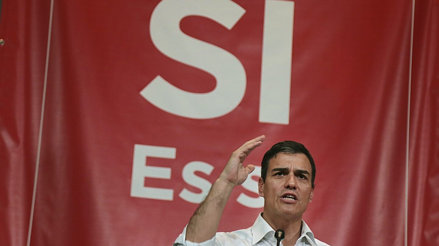 El ex secretario general del PSOE, Pedro Sánchez, durante su mitin en Granada.