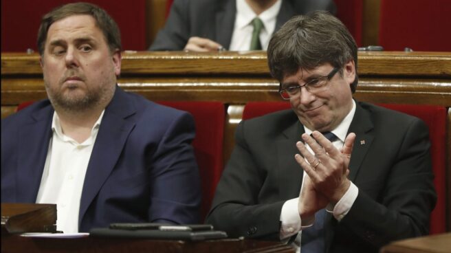 junqueras-puigdemont-cataluña Oriol Junqueras y Carles Puigdemont, en el Parlament de Cataluña.