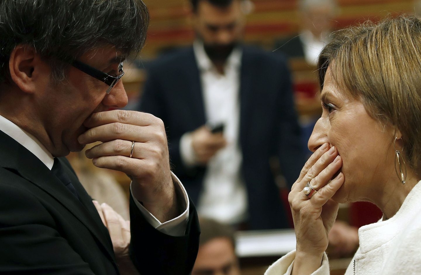 Carles Puigdemont y Carme Forcadell, en el Parlament.