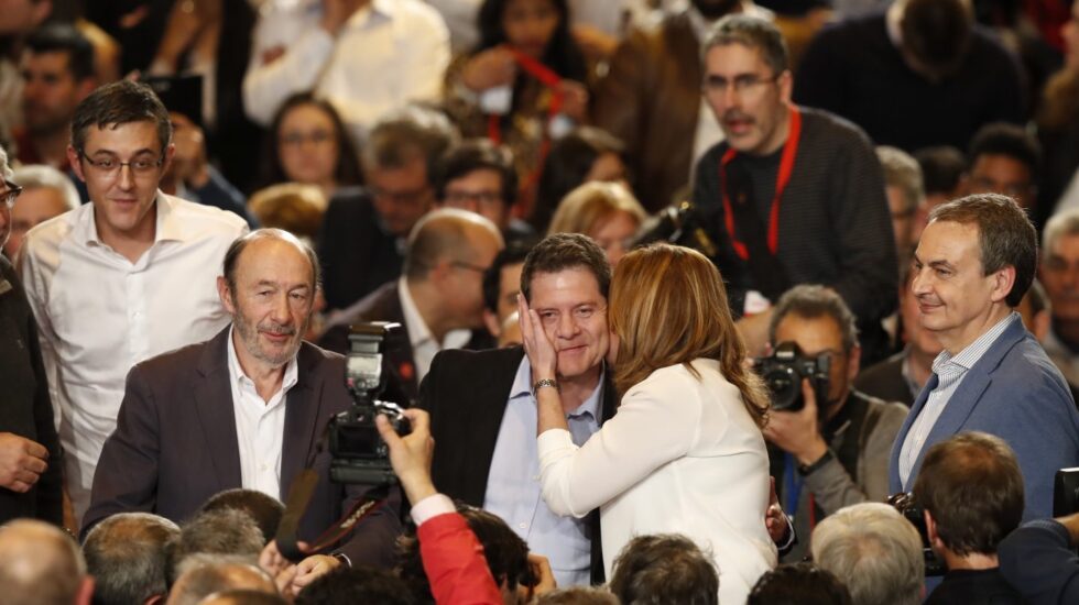 Susana Díaz besa a García-Page ante Madina, Rubalcaba y Zapatero.