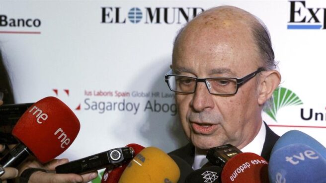 Montoro abre la puerta a perdonar parte de la deuda de las comunidades autónomas