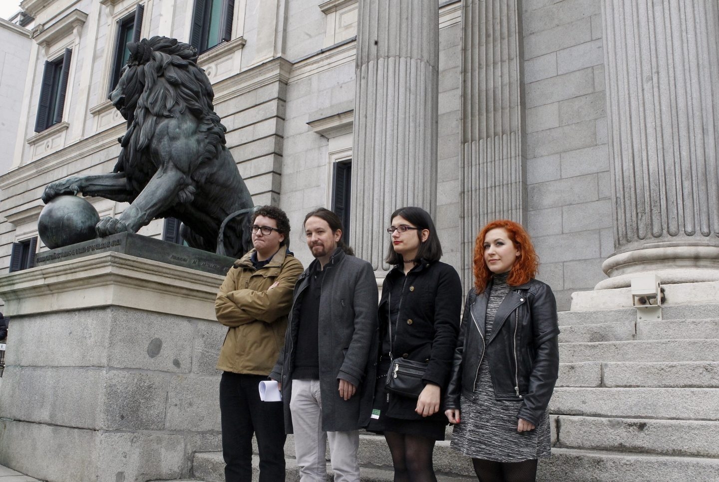 Pablo Iglesias, en el Congreso junto a Cassandra Vera.