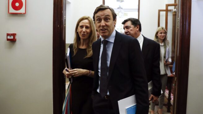 Podemos El portavoz parlamentario del PP, Rafa Hernando, critica la iniciativa de Podemos.