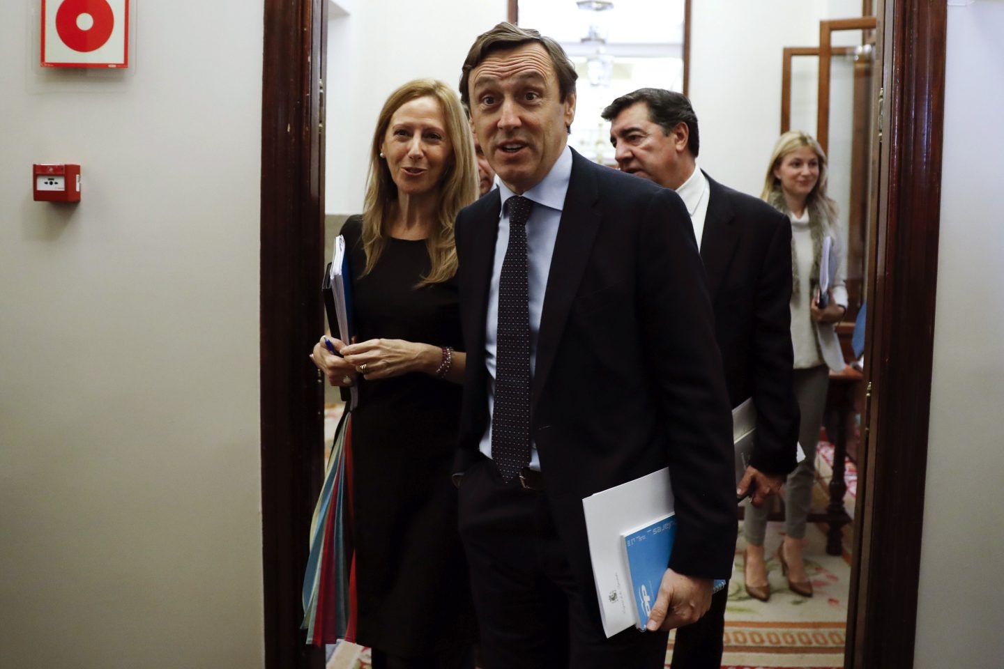 El portavoz parlamentario del PP, Rafa Hernando, critica la iniciativa de Podemos.