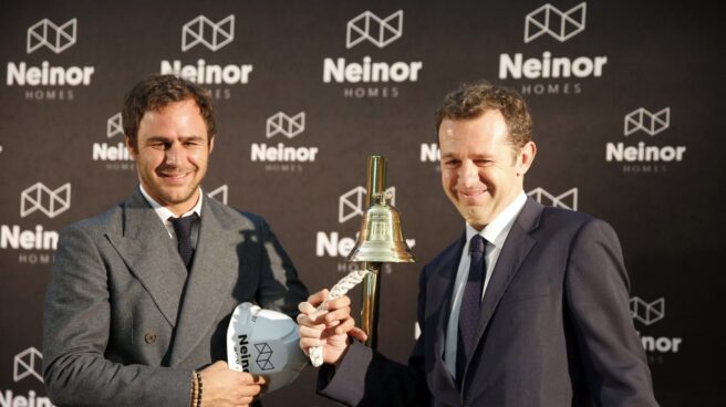 636263889233405841 Juan Pepa (izq.), responsable de Lone Star en España, y Juan Velayos (dcha), consejero delegado de Neinor Homes, durante la salida a bolsa de Neinor en Bilbao.