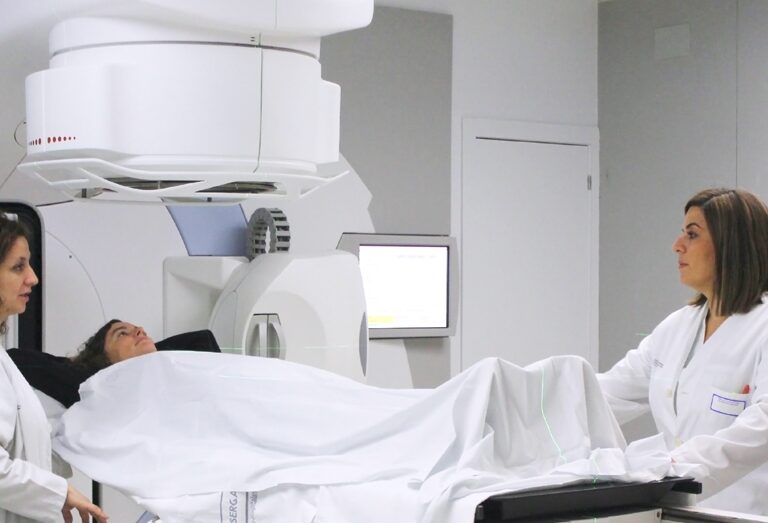 Sin rastro de algunos de los equipos donados por Amancio Ortega a la sanidad andaluza