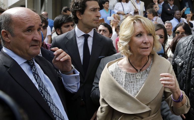 El ex gerente del PP madrileño, Beltrán Gutiérrez, junto a la ex presidenta de la Comunidad, Esperanza Aguirre.