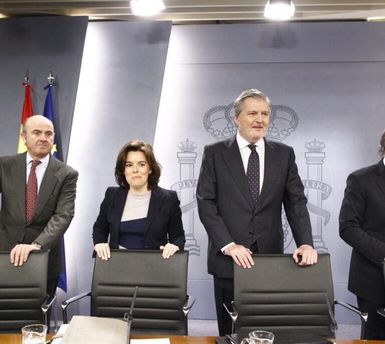 El Gobierno prevé una caída del paro de 458.000 personas en 2017
