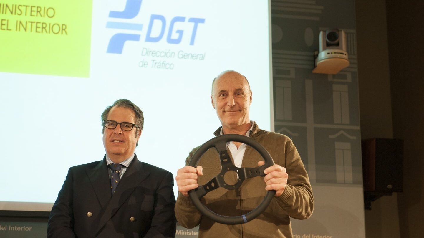 Gregorio Serrano, con un integrante de Tricicle en la reciente presentación de una campaña de la DGT.