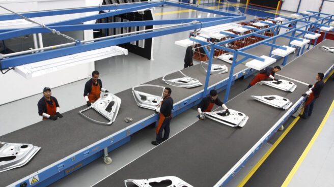 Cadena de fabricación de componentes en las instalaciones de Gestamp en Puebla (México).