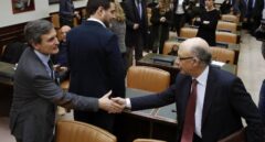 PP y PSOE pactan volver a permitir que se contrate interinos sin límite de tiempo