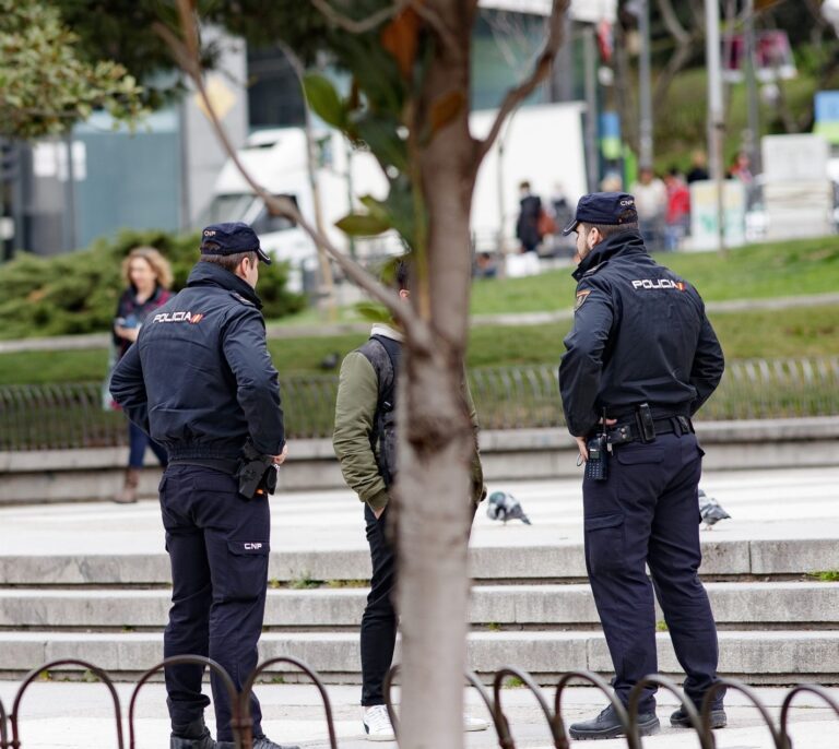 El Gobierno convoca de urgencia 8.000 plazas de empleo público, la mitad para Policía Nacional