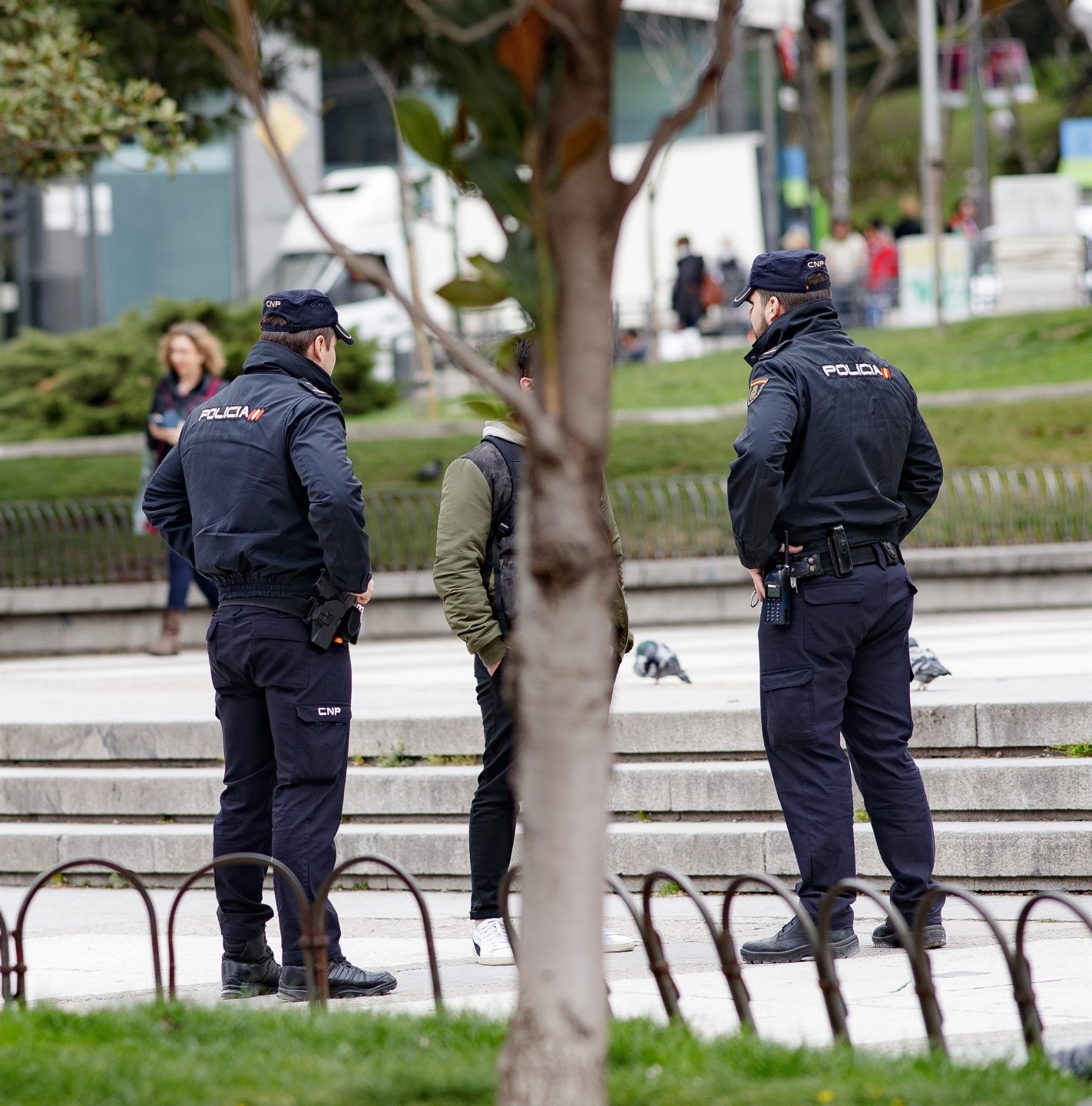 El Gobierno convoca de urgencia 8.000 plazas de empleo público, la mitad para Policía Nacional