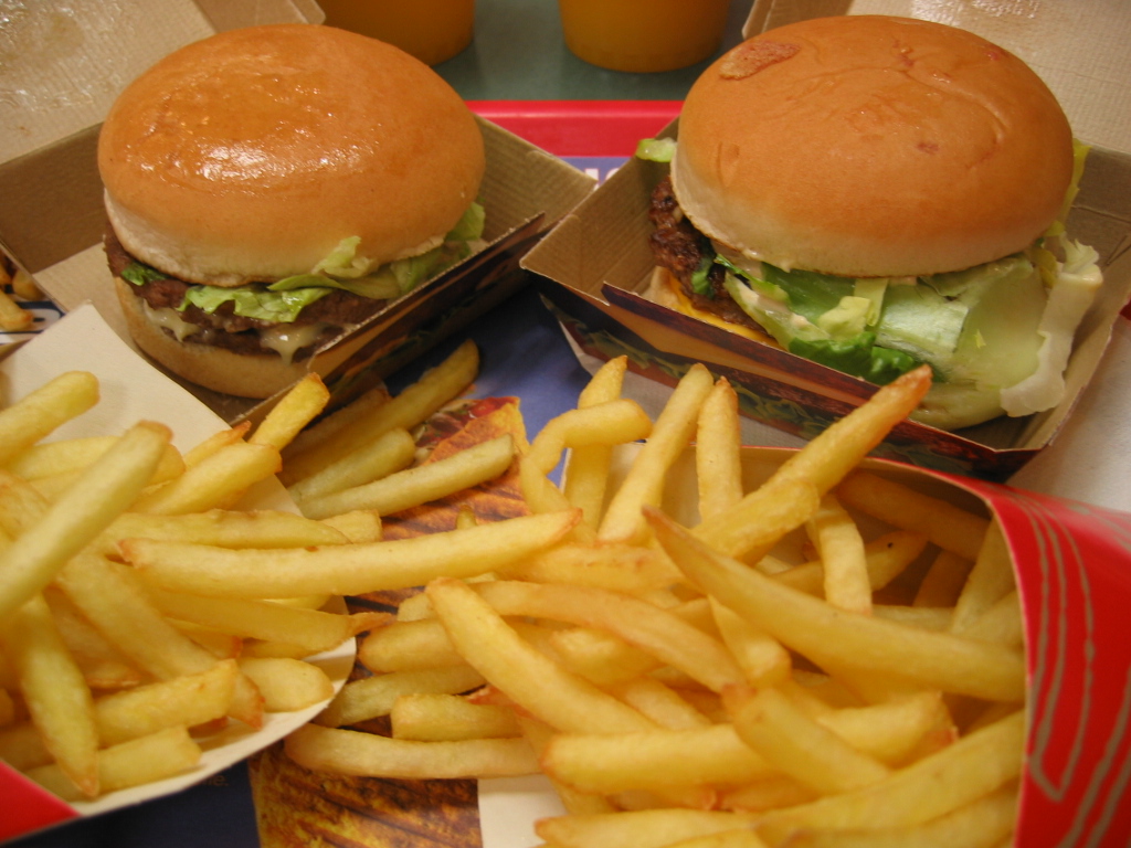 La mitad de la publicidad que ven los menores en Francia es de comida poco saludable