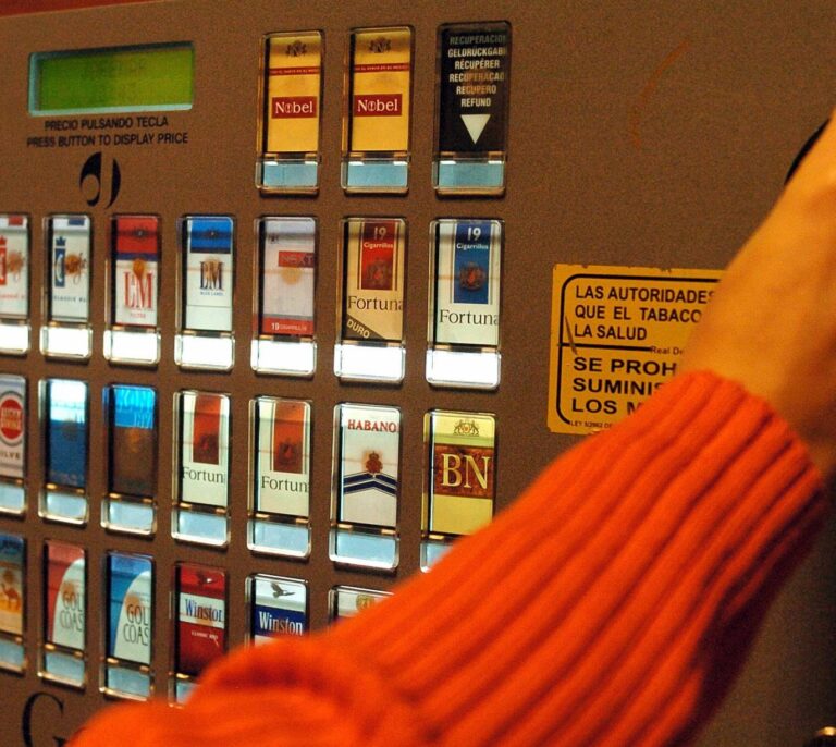 Fumar cuesta el 11% del sueldo, casi el doble que en 2008