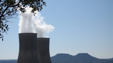 Iberdrola y Naturgy sacan provecho de la prórroga de las nucleares con 124 millones extra en sus cuentas