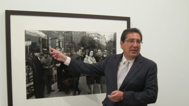 El presidente de la Fundación Cajasol, Antonio Pulido, en la inauguración de una exposición de fotografías.