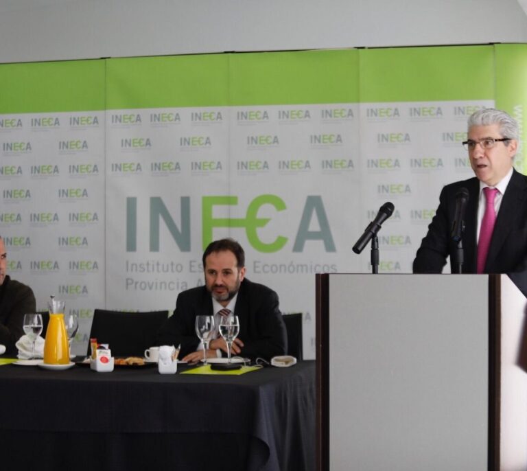 "Tanto a Trump como a Putin les interesa una Europa débil"