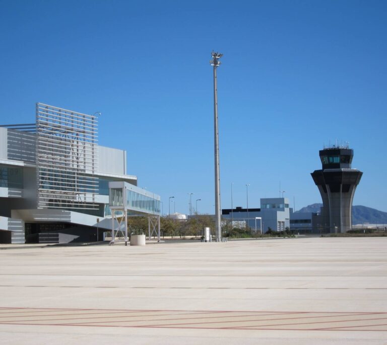 Aena se quedará con el 'nuevo' aeropuerto de Murcia que lleva cinco años cerrado