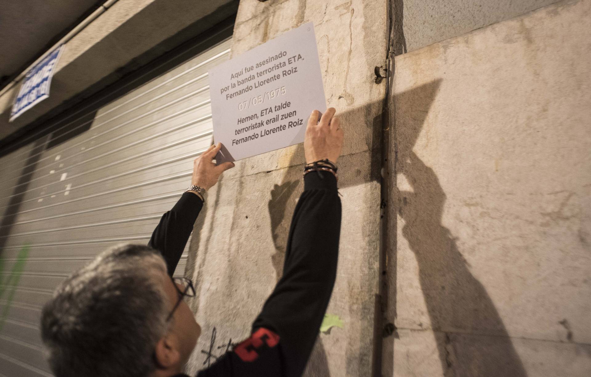 Bilbao y San Sebastián ordenan retirar las 62 placas en memoria de las víctimas del terrorismo