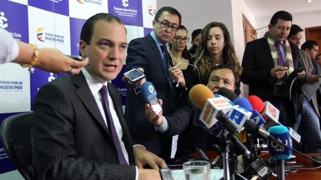 El superintendente de Servicios Públicos de Colombia, José Miguel Mendoza, anuncia la liquidación de la filial de Gas Natural.