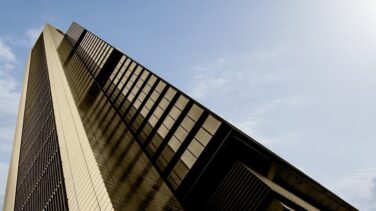 Las empresas ganaron tres veces más en 2016 pero volvieron a destruir empleo fijo