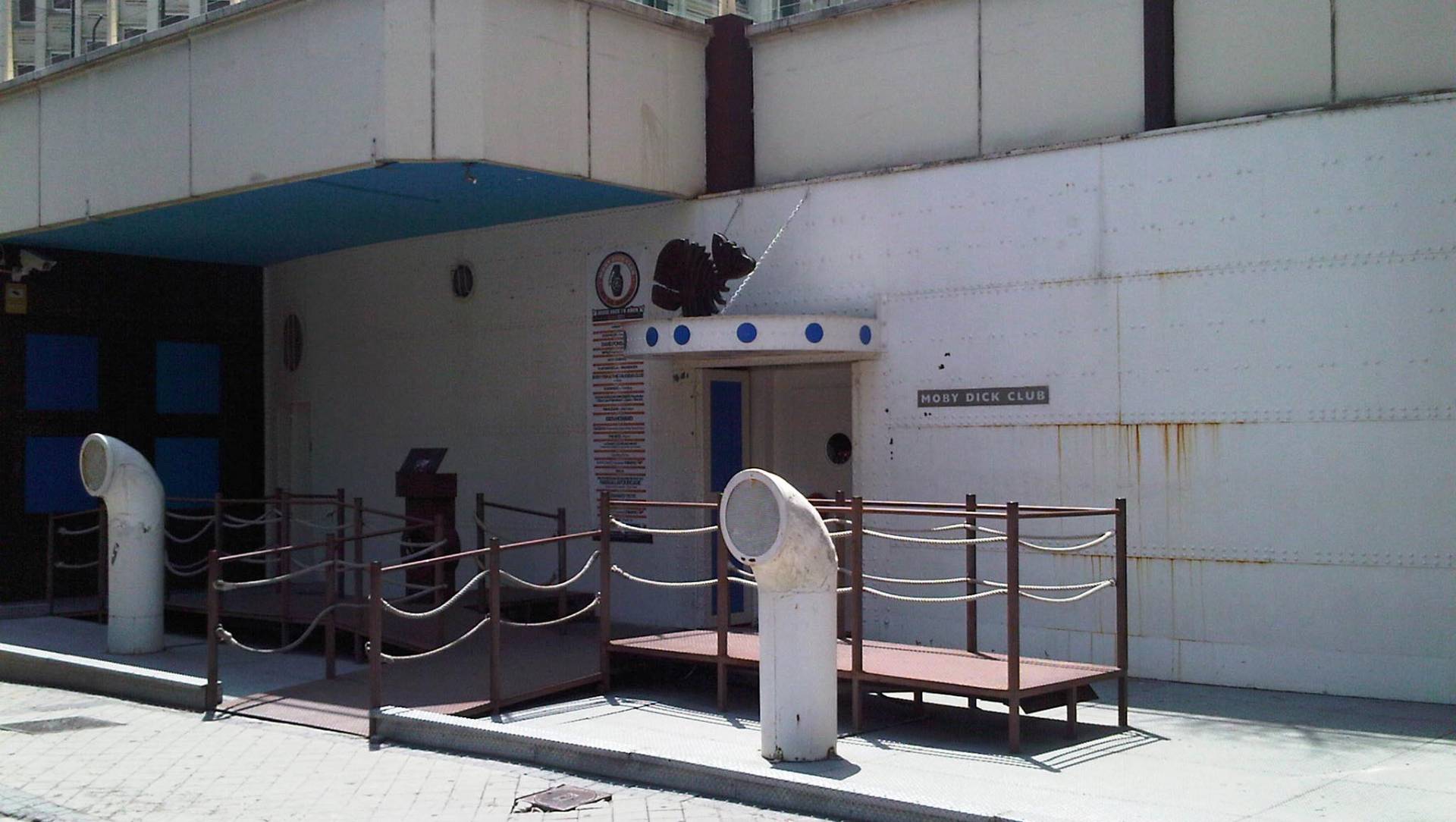 La fachada exterior del Moby Dick antes de la reforma