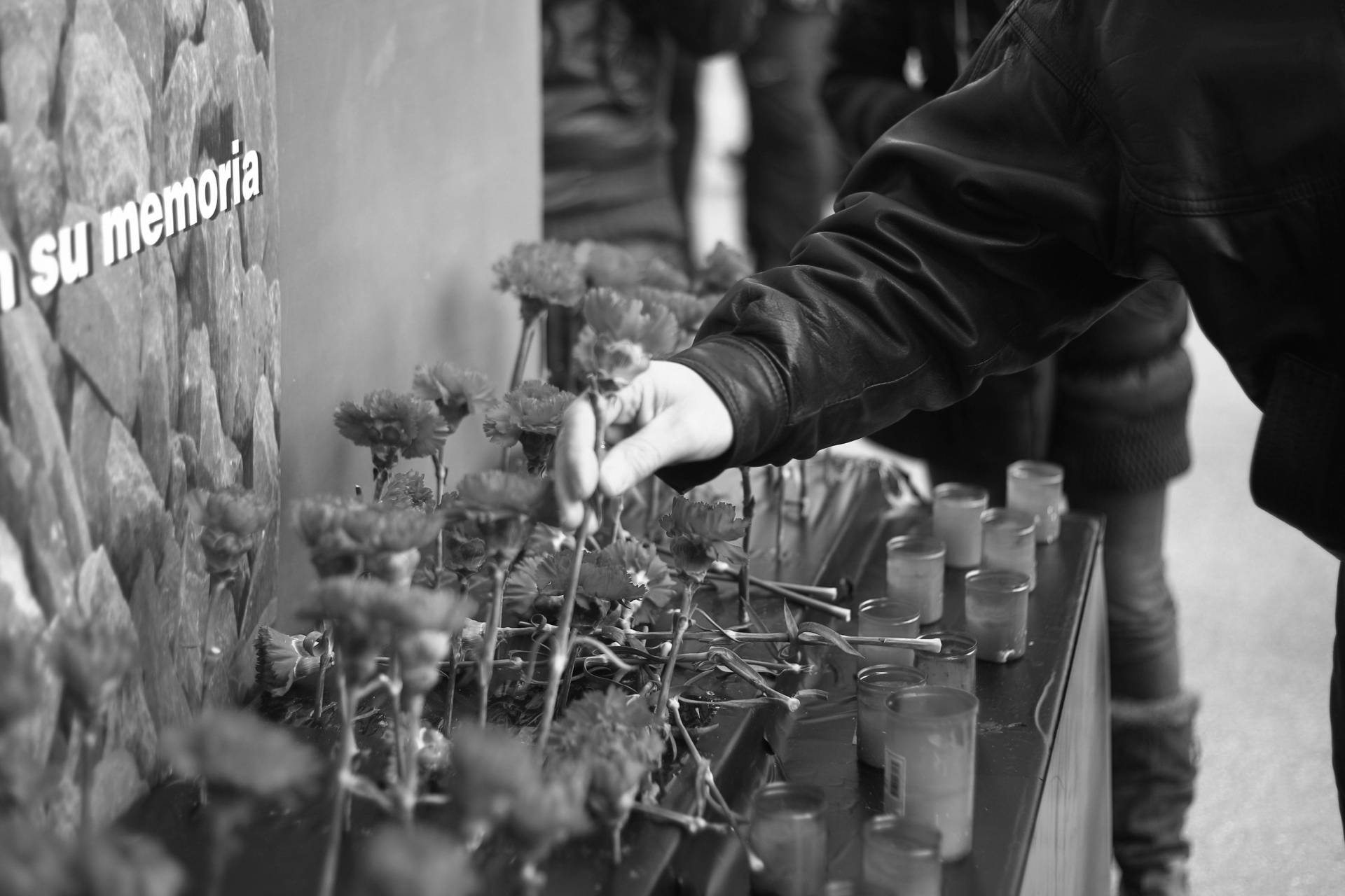 Flores en recuerdo a las víctimas del 11-M.