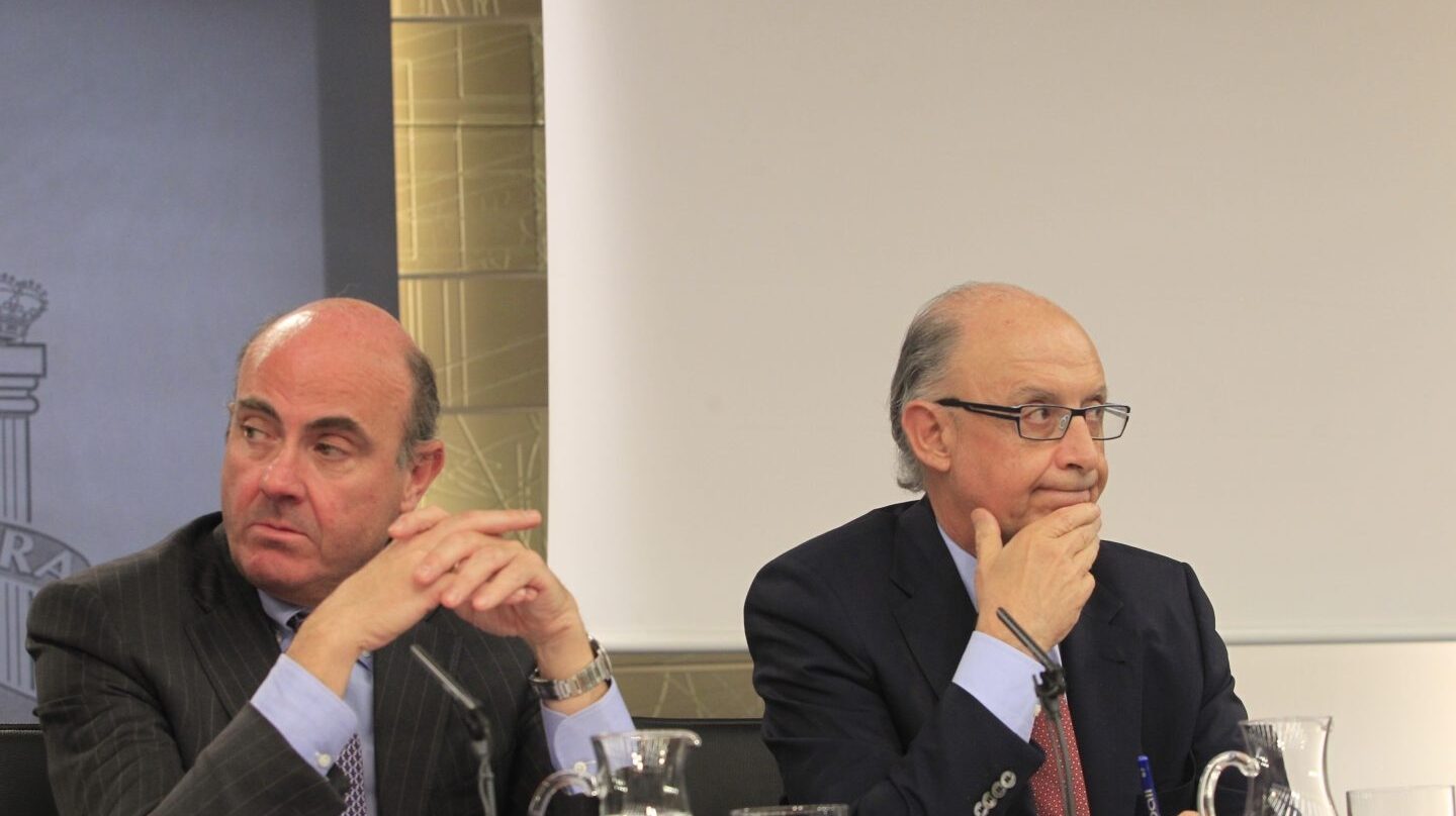 El ministro de Economía, Luis de Guindos, y el de Hacienda, Cristóbal Montoro.
