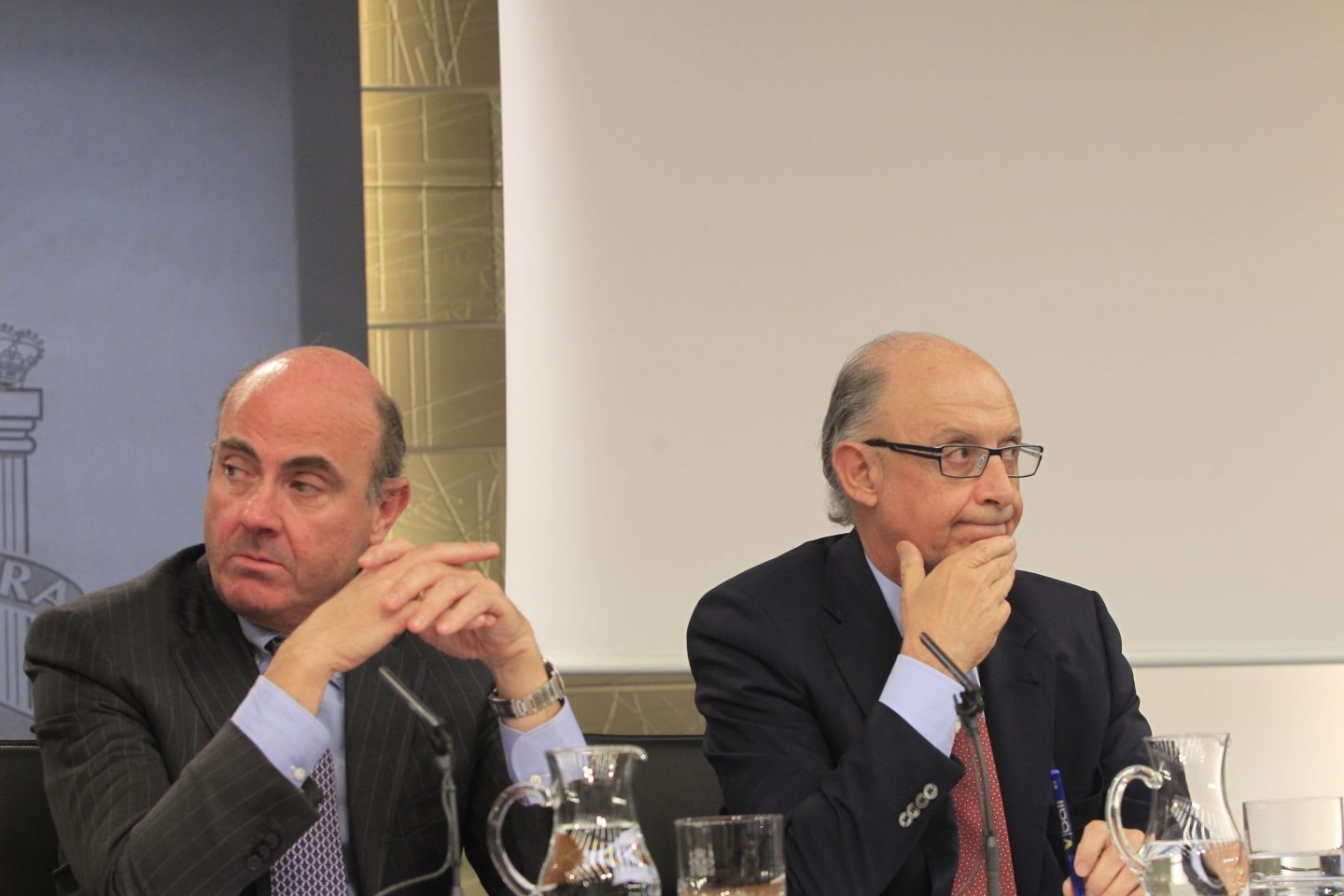 El ministro de Economía, Luis de Guindos, y el de Hacienda, Cristóbal Montoro.