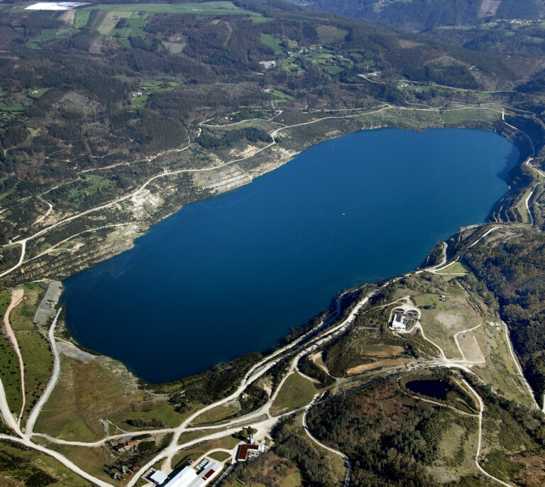 Meirama, de mina a lago