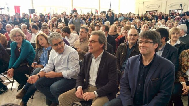 Artur Mas, junto al presidente de la Generalitat Carles Puigdemont y Francesc Homs.