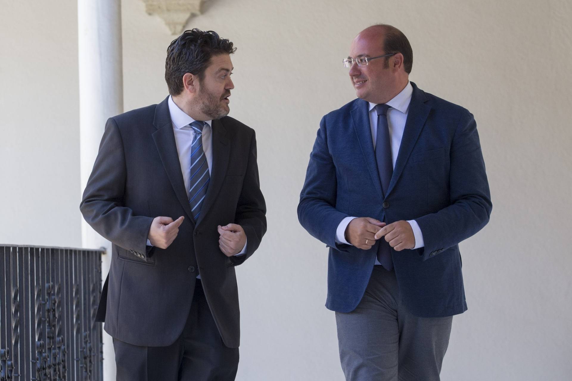 El portavoz de Ciudadanos en Murcia, Miguel Sánchez, junto al presidente de la Región, Pedro Antonio Sánchez.