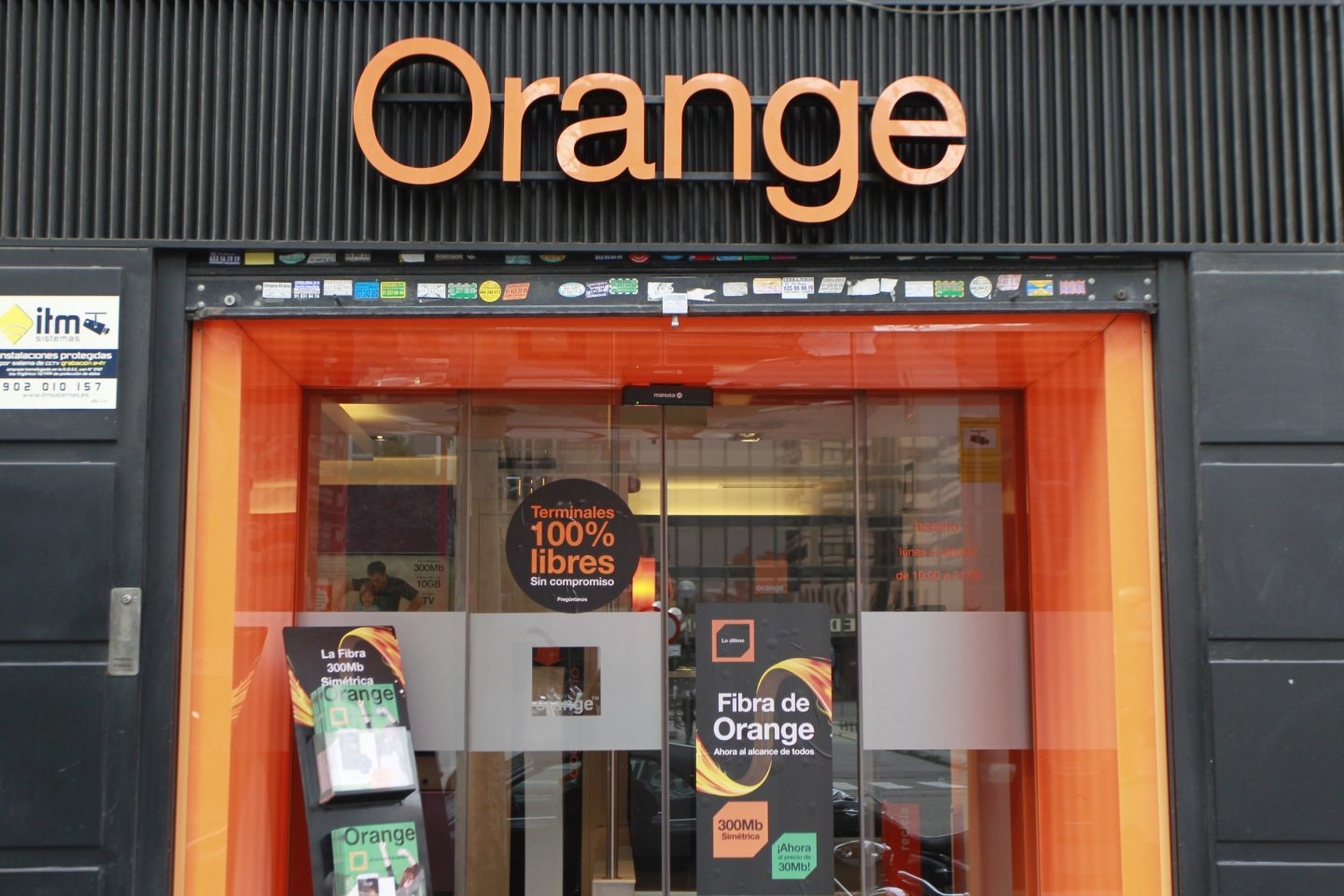 Una tienda de Orange