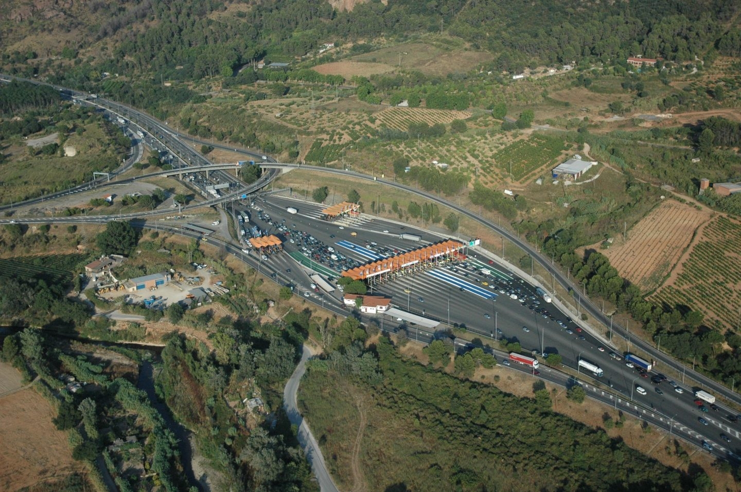 Las grandes constructoras proponen peajes en las autovías para sufragar las pensiones