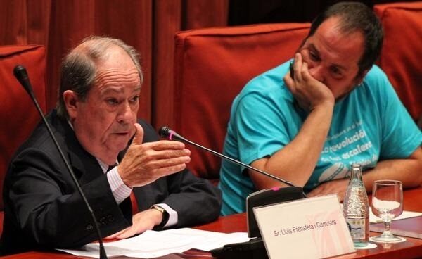 Lluis Prenafeta (izda.) en una comparecencia en el Parlament.