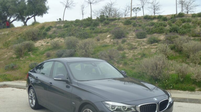 Todo el atractivo de una carrocería coupé de cuatro puertas y portón trasero en combinación con una generosa amplitud da como resultado, el BMW Serie 3 GT